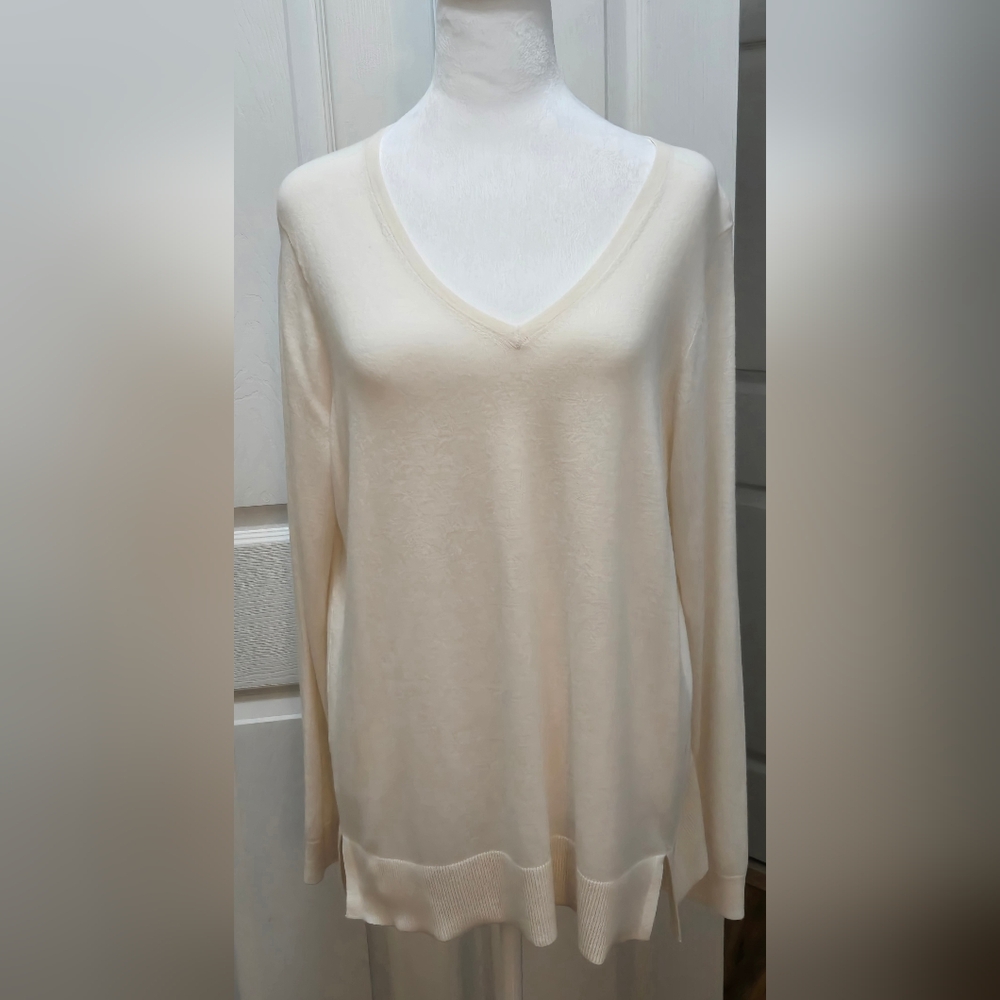Loft Women's Elegant Cream V-Neck Sweater, Large